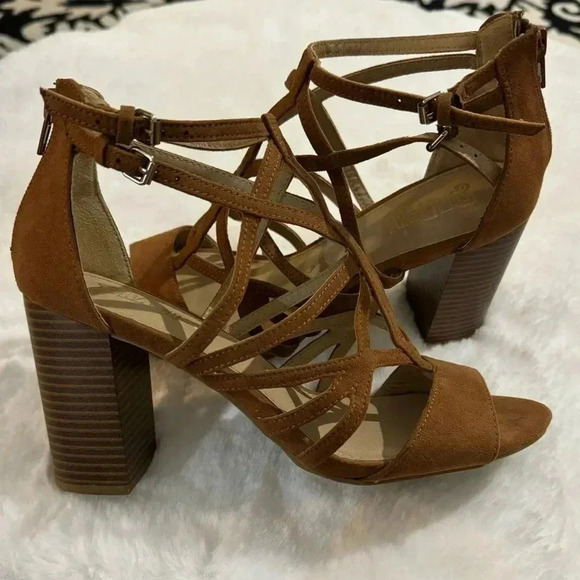 Brash Carmel Tan Suede Strappy Block Heel Sandals 8.5 Y2K 2000’s going out shoes - Picture 15 of 15